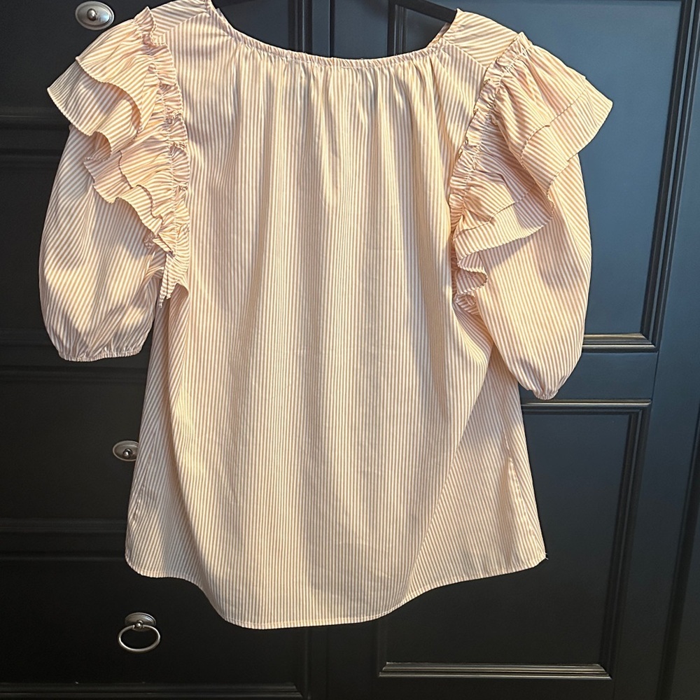 Doe & Rae Large NWOT Cream Striped Ruffle Blouse - Picture 3 of 5